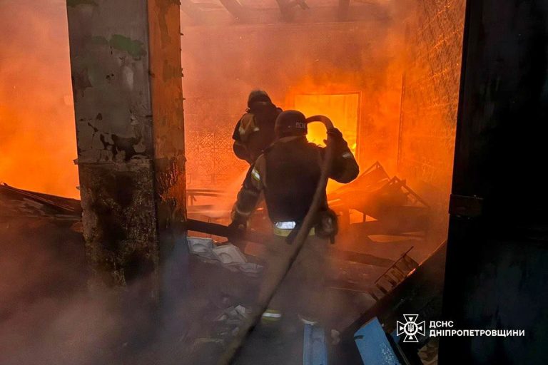 Дрон-камікадзе вдарив по Кривому Рогу: пошкоджені багатоповерхівки 7 672681103 1401883118646240 493632893323219521 n