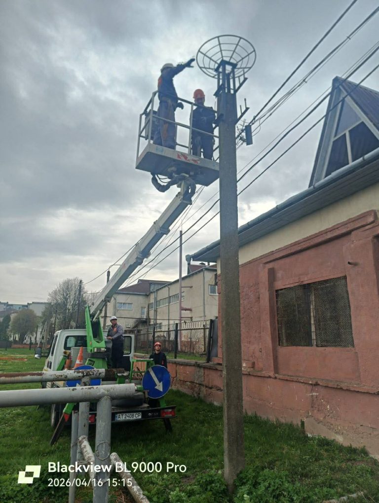 На території ІФНТУНГ встановили платформу для лелечого гнізда (ФОТО) 9 672685892 1467989812037080 7526810919389017899 n