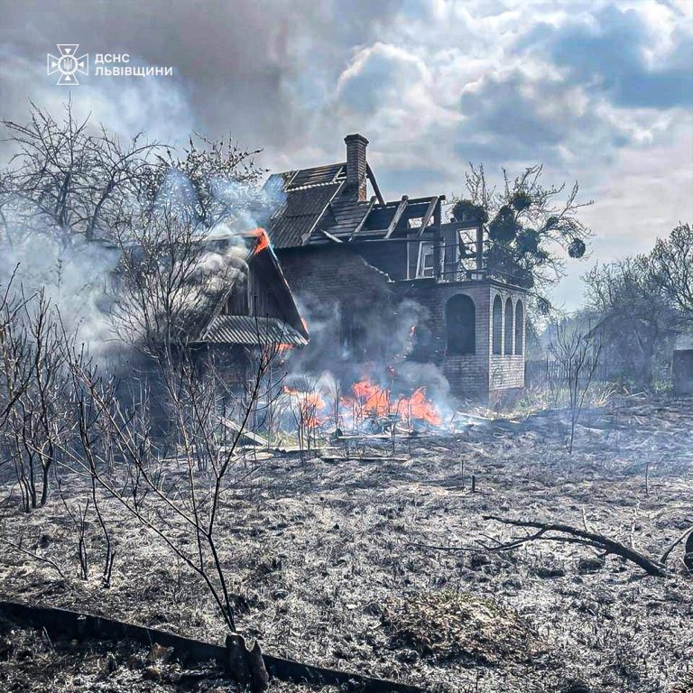 На Львівщині під час пожежі згоріли чотири будинки та загинула людина (ФОТО) 4 673833179 1276134971278701 3387613639135996489 n