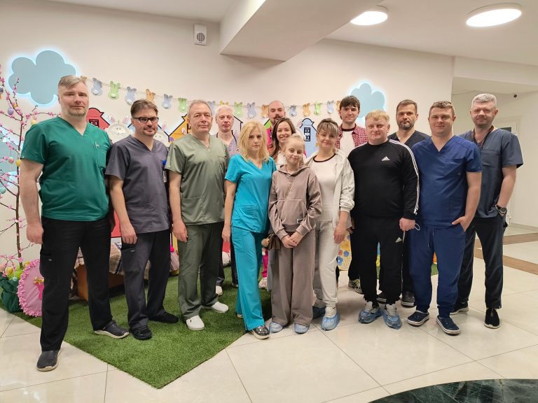 У Львові 13-річній дівчинці пересадили нирку від батька та частину печінки від матері 11 674967818 903461922746669 7840788257772729626 n