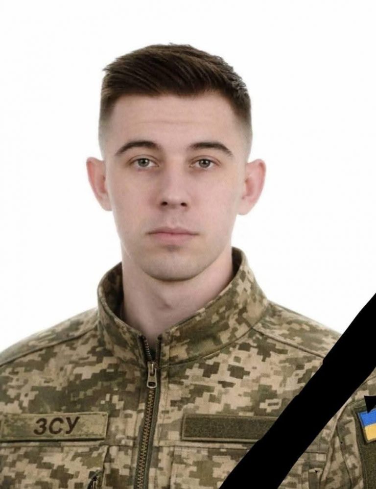 У Франківську попрощаються з полеглим захисником Олегом Малярчуком (ФОТО) 3 677231193 4233558630251885 1951189868489143189 n
