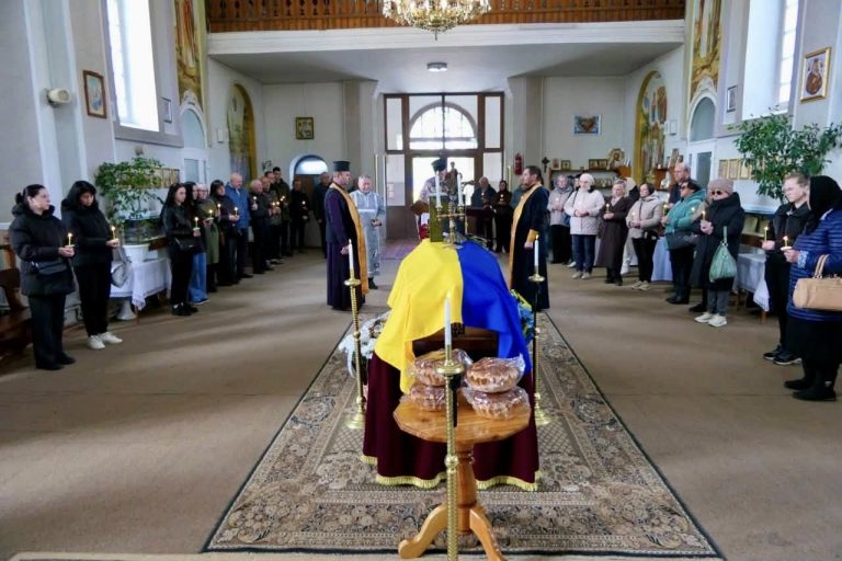 У Калуській громаді попрощалися із військовослужбовцем Дмитром Іщенком (ФОТО) 3 679627491 1000911159127051 771235424545786131 n