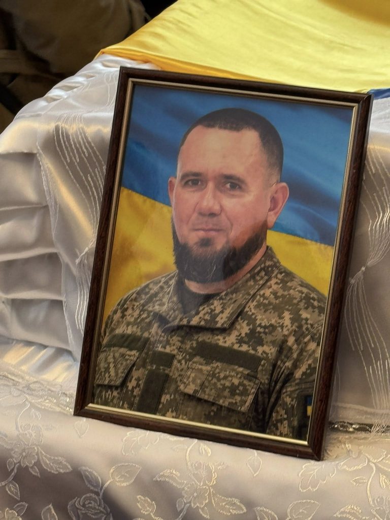 У Бурштинській громаді попрощалися із захисником Русланом Макойдою (ФОТО) 5 680665489 1284657053853505 1199104025036320706 n