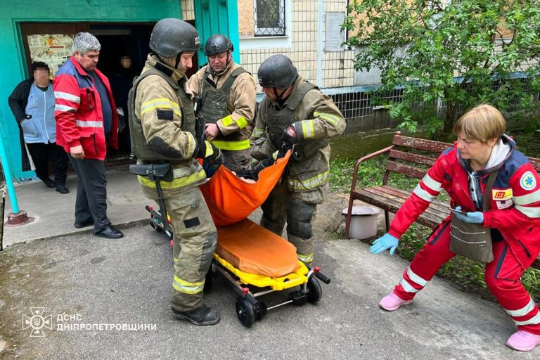 Атака на Дніпропетровщину 28 квітня: двоє загиблих, 11 поранених (ФОТО) 9 На Дніпропетровщині внаслідок російської атаки загинули двоє людей (ФОТО)