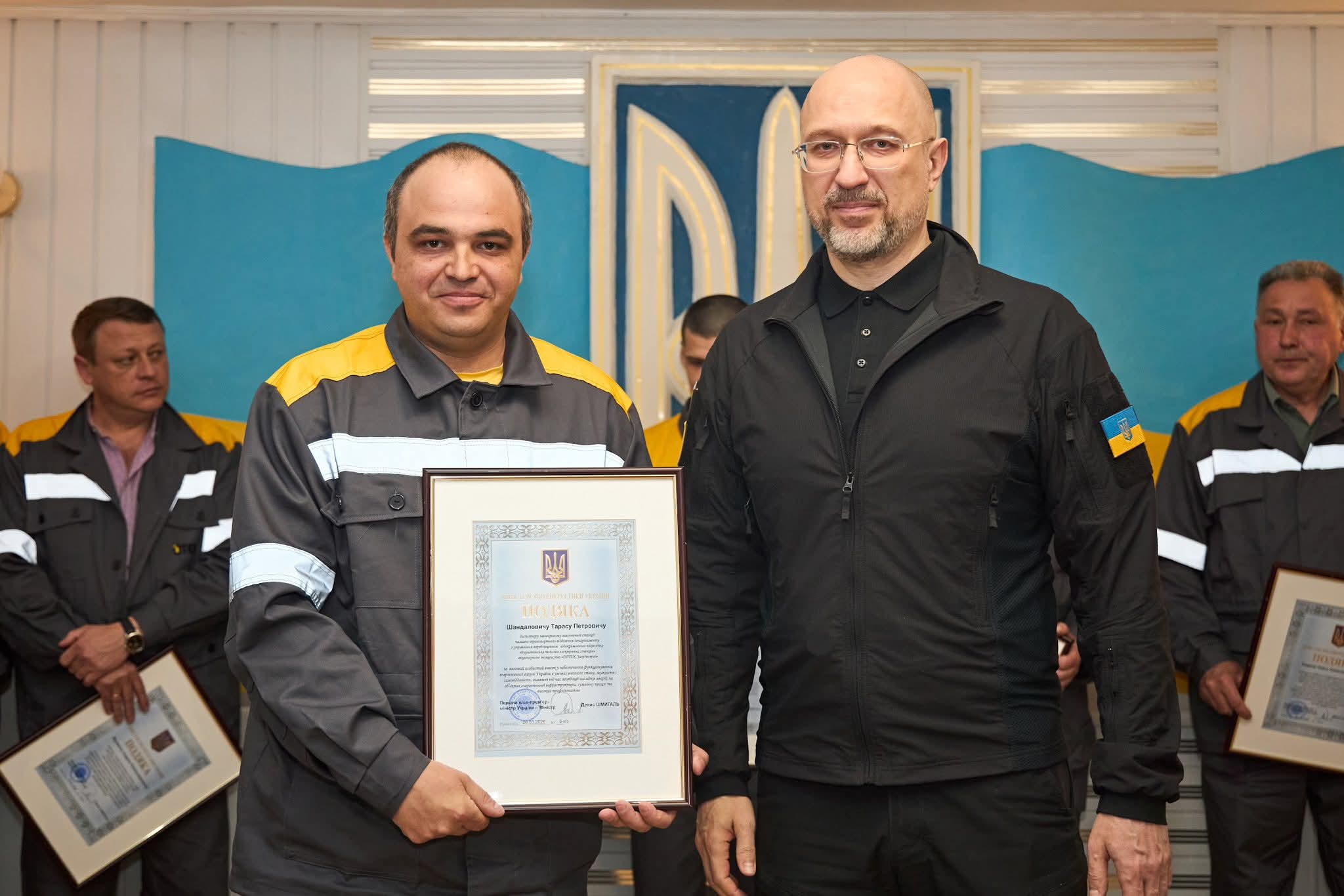 Вони повертали світло в домівки: Денис Шмигаль вручив відзнаки енергетикам Бурштинської ТЕС 6 FB IMG 1775627655610