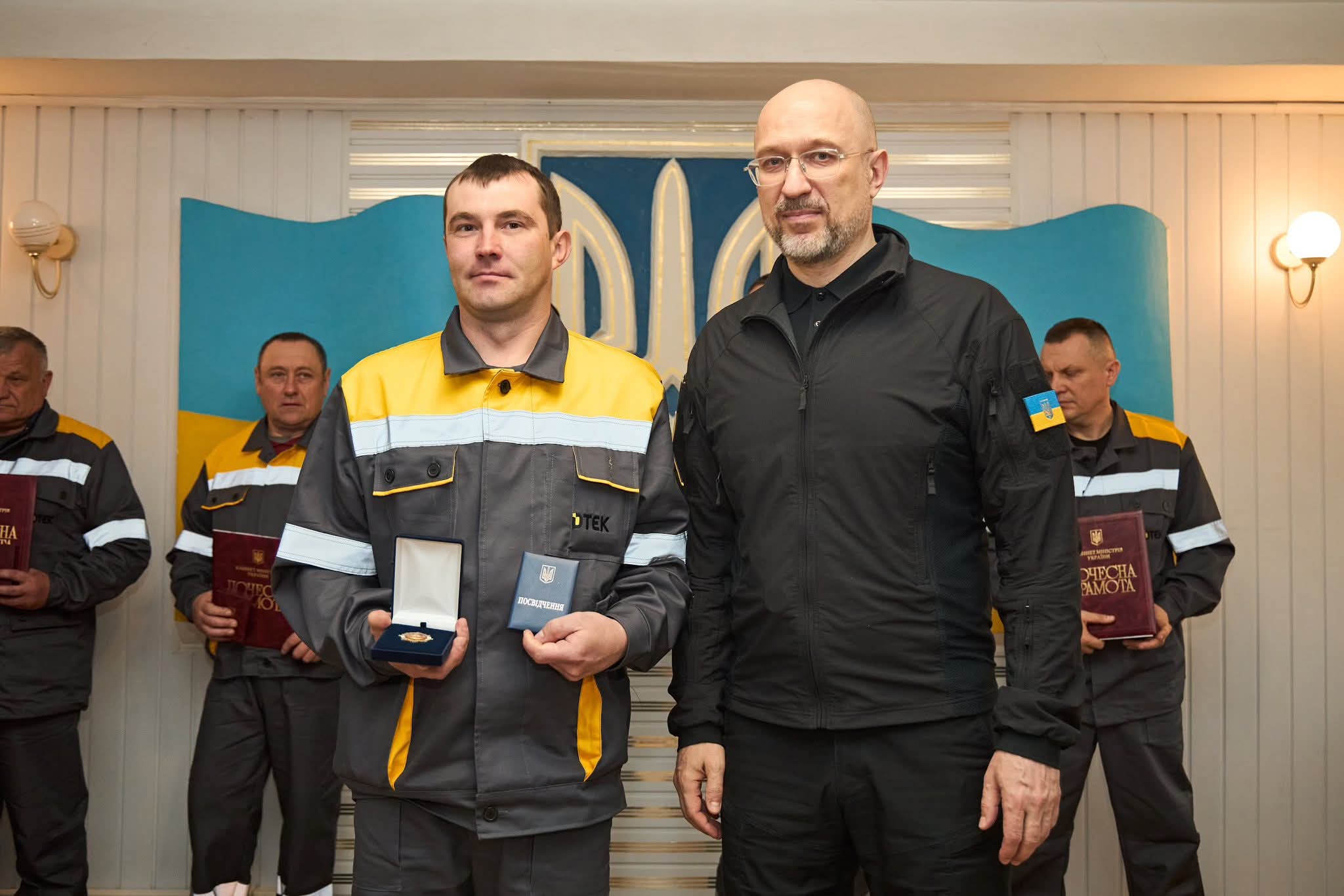 Вони повертали світло в домівки: Денис Шмигаль вручив відзнаки енергетикам Бурштинської ТЕС 5 FB IMG 1775627662272