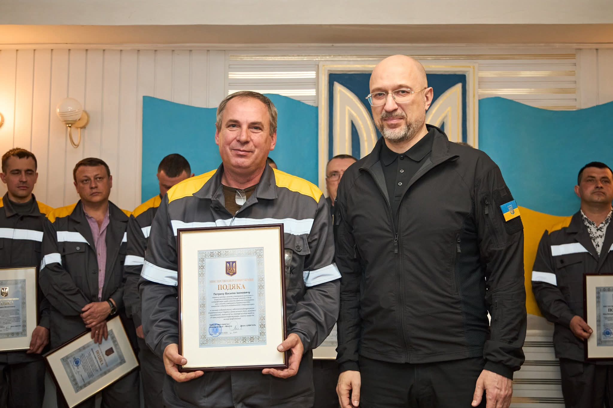 Вони повертали світло в домівки: Денис Шмигаль вручив відзнаки енергетикам Бурштинської ТЕС 9 FB IMG 1775627672488