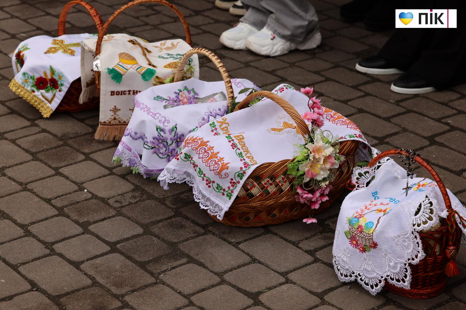Воскресіння Христове: освячення великодніх кошиків в Івано-Франківську (ФОТО) 5 G71A0009 resize