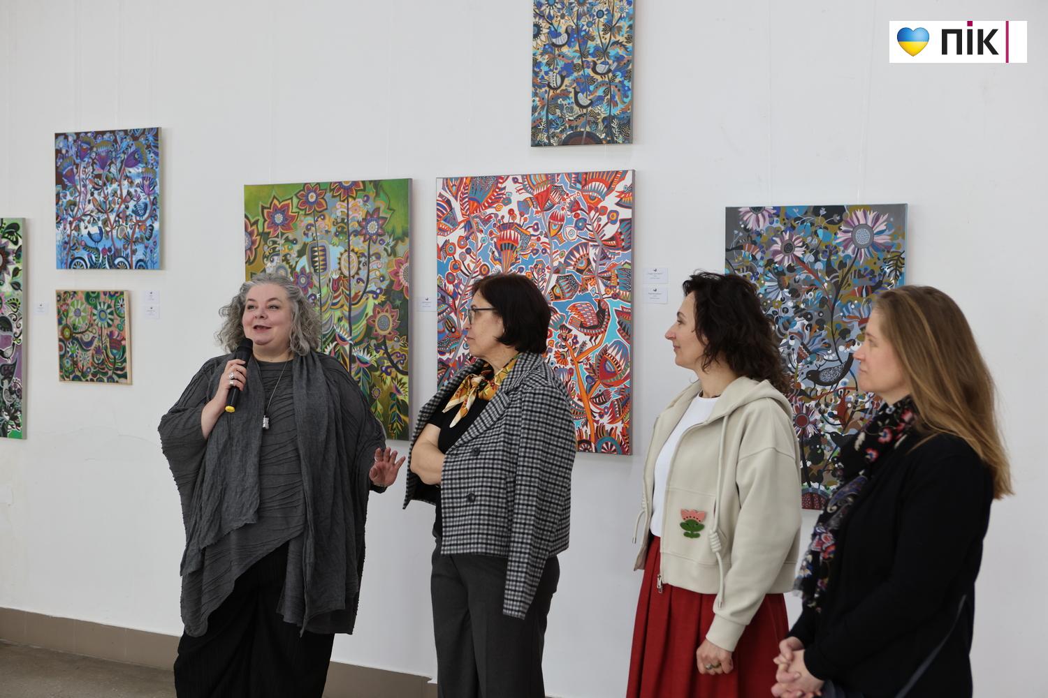 "Квіти і птахи": у Франківську відкрилася виставка художниці Олесі Сікори (ФОТО) 18 G71A0011 resize