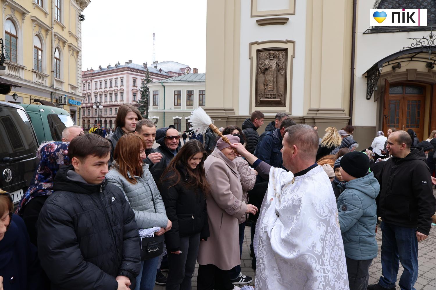Воскресіння Христове: освячення великодніх кошиків в Івано-Франківську (ФОТО) 15 G71A0023 resize