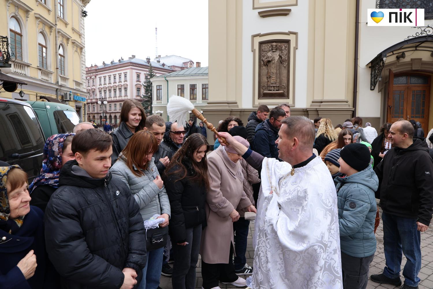 Воскресіння Христове: освячення великодніх кошиків в Івано-Франківську (ФОТО) 16 G71A0024 resize