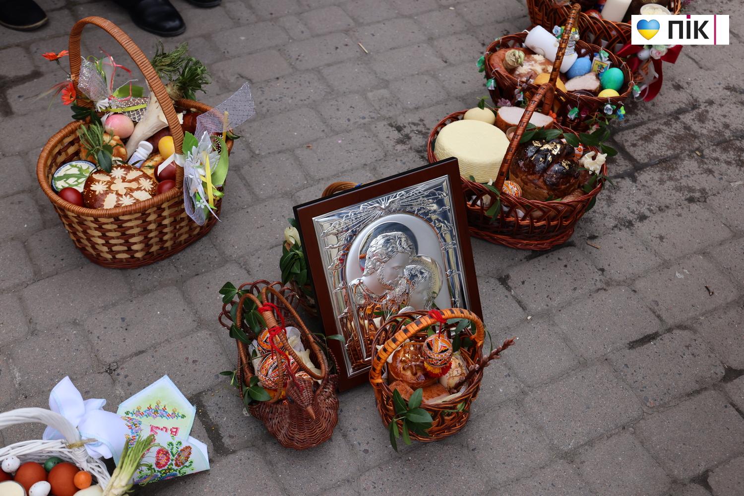 Воскресіння Христове: освячення великодніх кошиків в Івано-Франківську (ФОТО) 17 G71A0025 resize