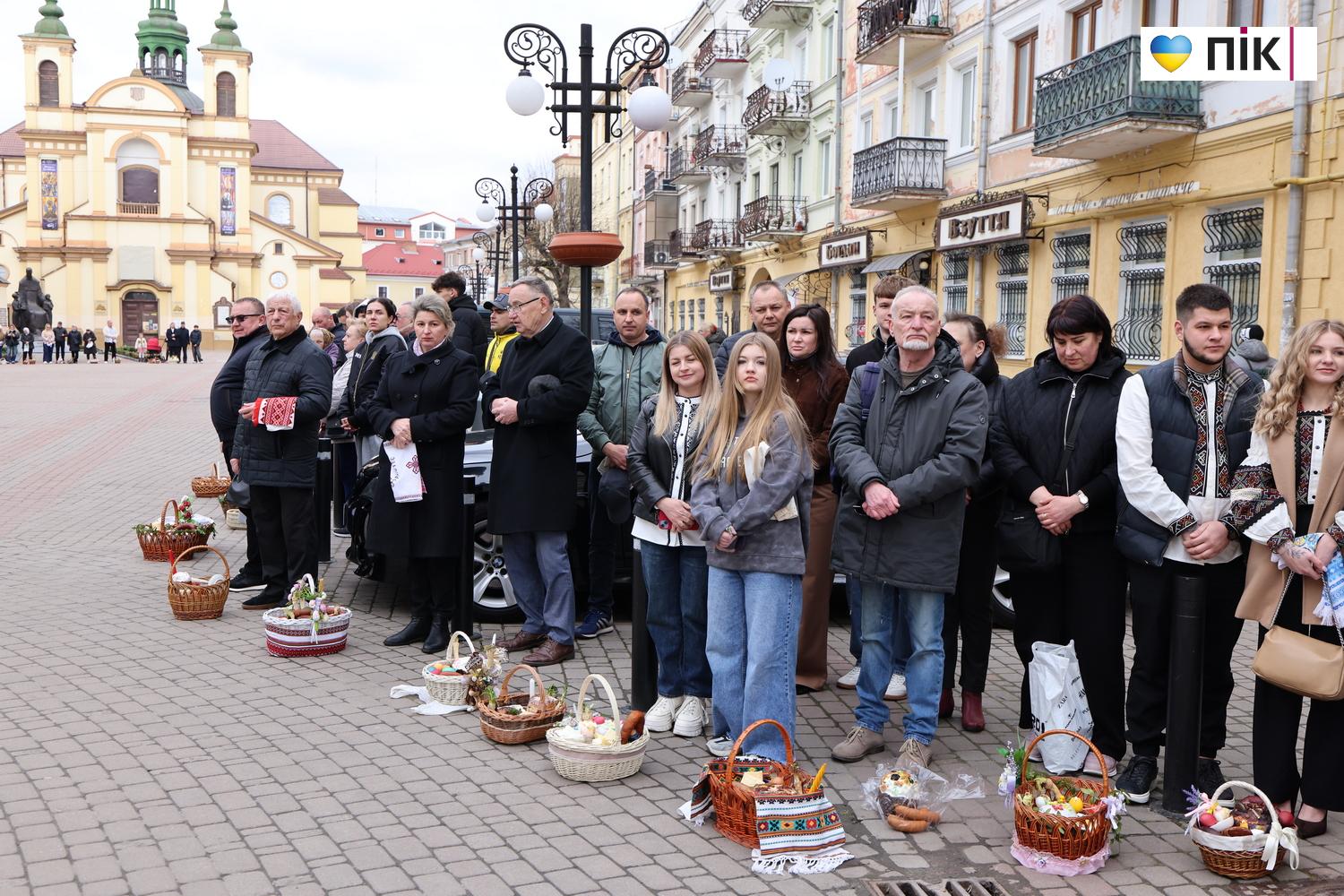 Воскресіння Христове: освячення великодніх кошиків в Івано-Франківську (ФОТО) 18 G71A0027 resize