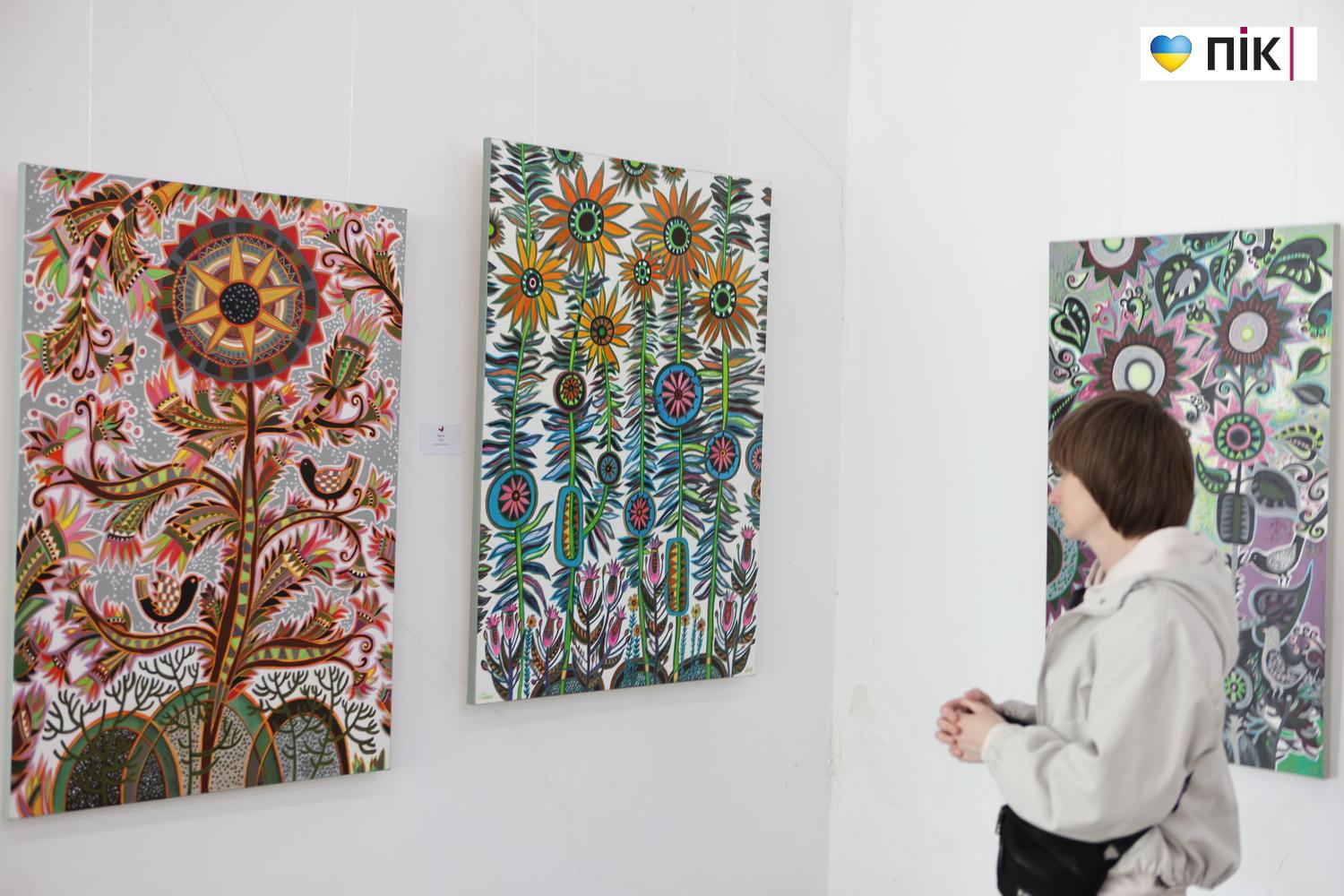 "Квіти і птахи": у Франківську відкрилася виставка художниці Олесі Сікори (ФОТО) 32 G71A0029 resize