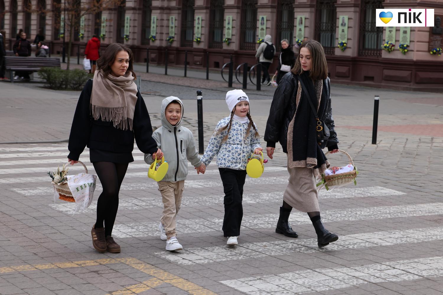 Воскресіння Христове: освячення великодніх кошиків в Івано-Франківську (ФОТО) 21 G71A0033 resize