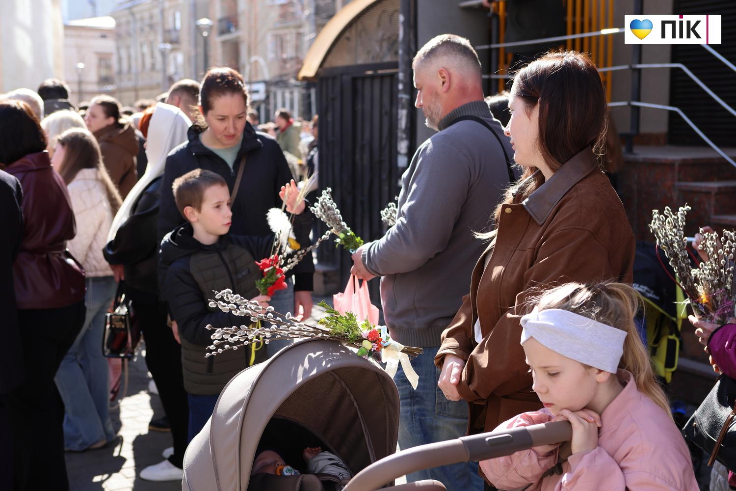 Люди Прикарпаття: Вербна неділя в Івано-Франківську (ФОТО) 9 G71A0060 resize