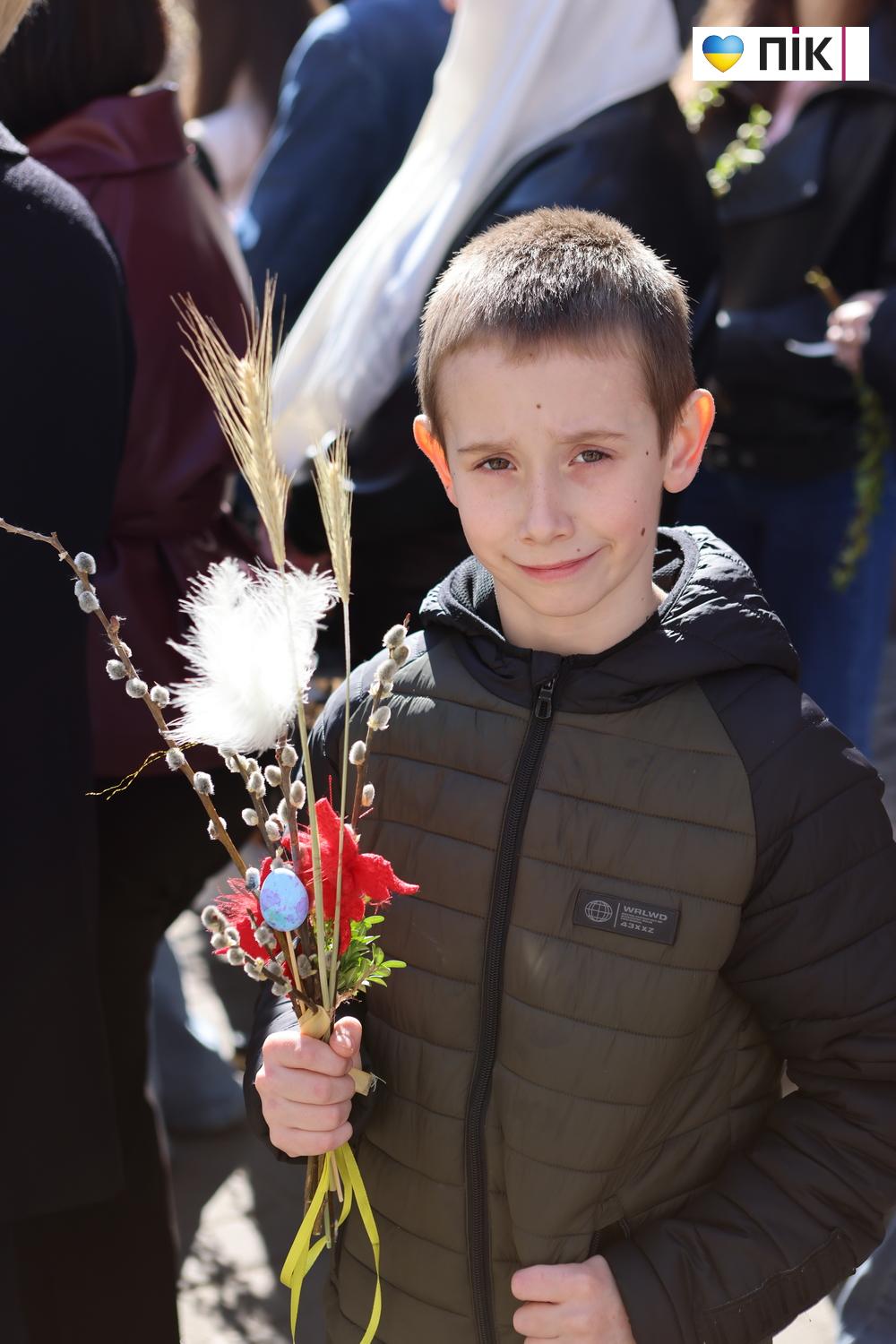 Люди Прикарпаття: Вербна неділя в Івано-Франківську (ФОТО) 2 G71A0090 resize