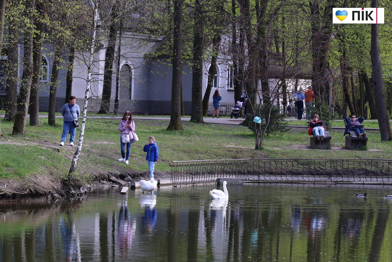Люди Прикарпаття: в парку Шевченка в Івано-Франківську (ФОТО) 37 G71A0118 resize
