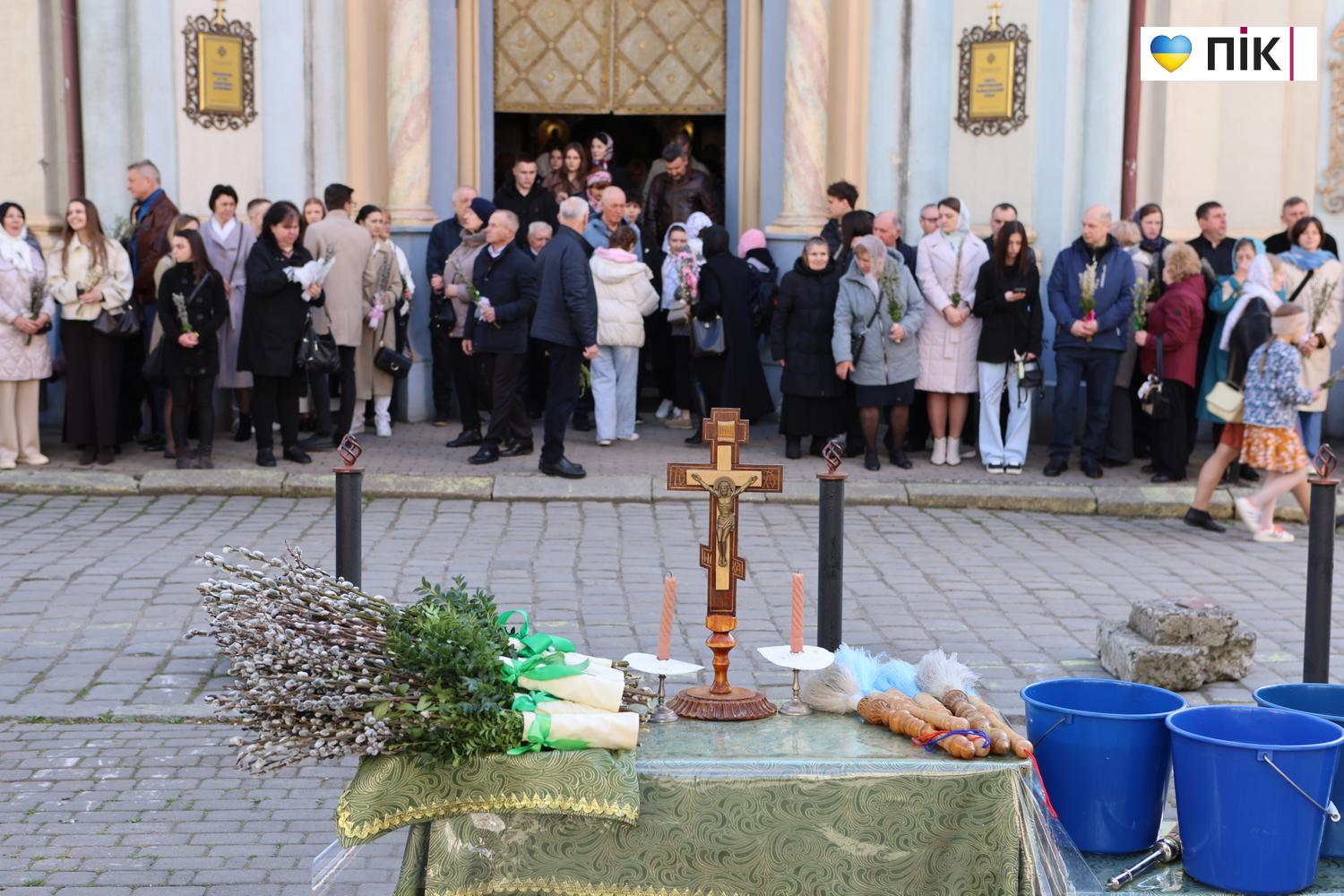 Люди Прикарпаття: Вербна неділя в Івано-Франківську (ФОТО) 10 G71A0123 resize