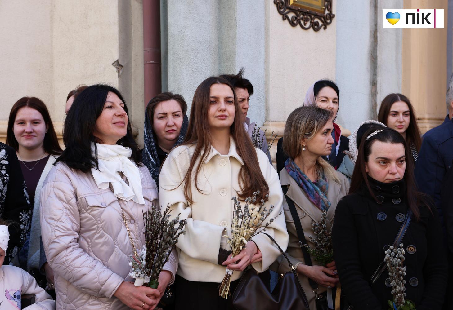 Люди Прикарпаття: Вербна неділя в Івано-Франківську (ФОТО) 13 G71A0181 resize