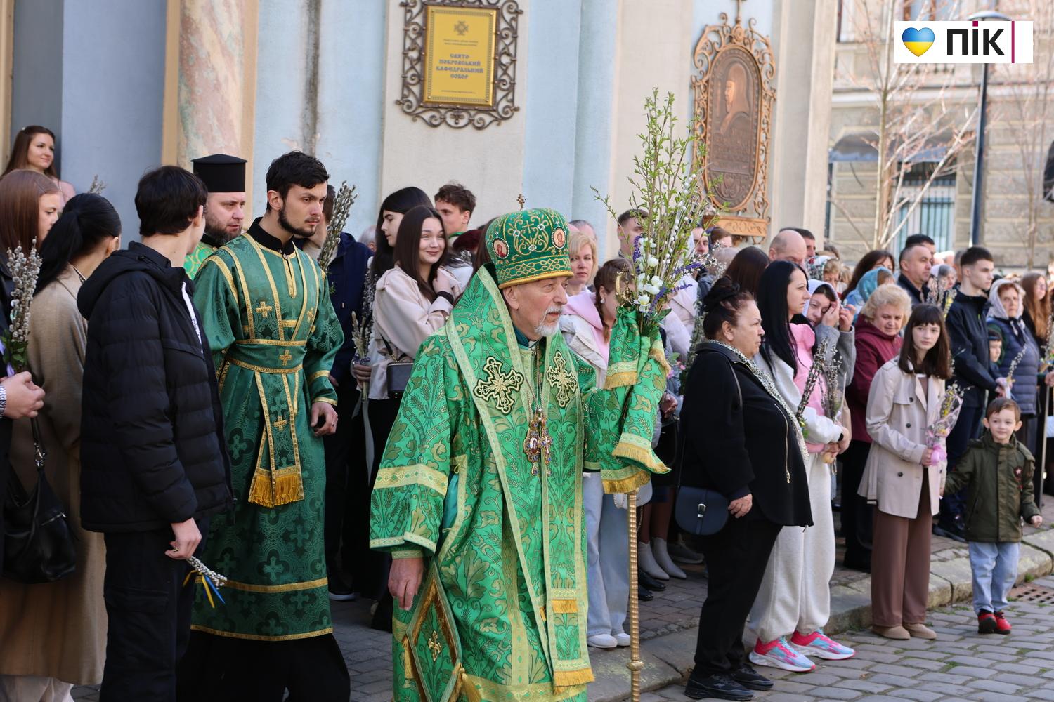 Люди Прикарпаття: Вербна неділя в Івано-Франківську (ФОТО) 14 G71A0196 resize