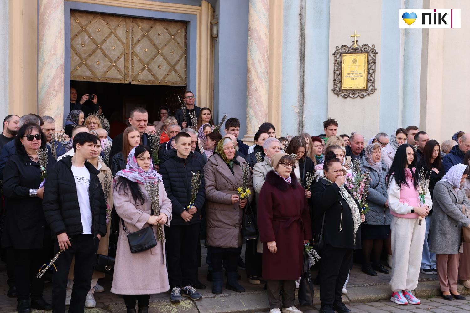 Люди Прикарпаття: Вербна неділя в Івано-Франківську (ФОТО) 15 G71A0221 resize