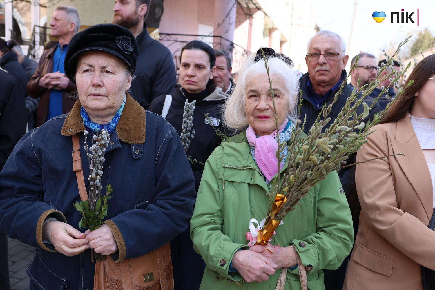 Люди Прикарпаття: Вербна неділя в Івано-Франківську (ФОТО) 18 G71A0321 resize