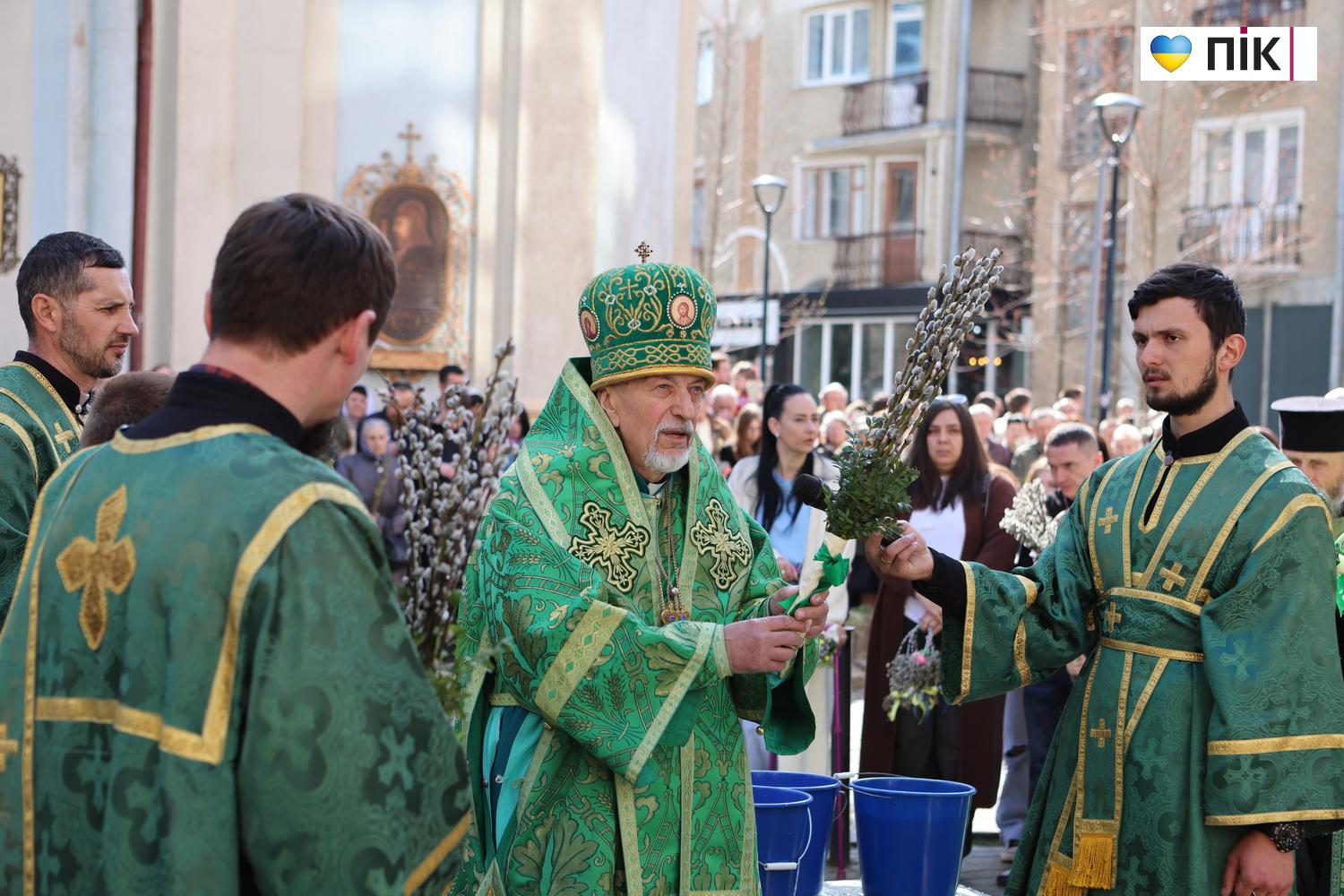 Люди Прикарпаття: Вербна неділя в Івано-Франківську (ФОТО) 26 G71A0516 resize