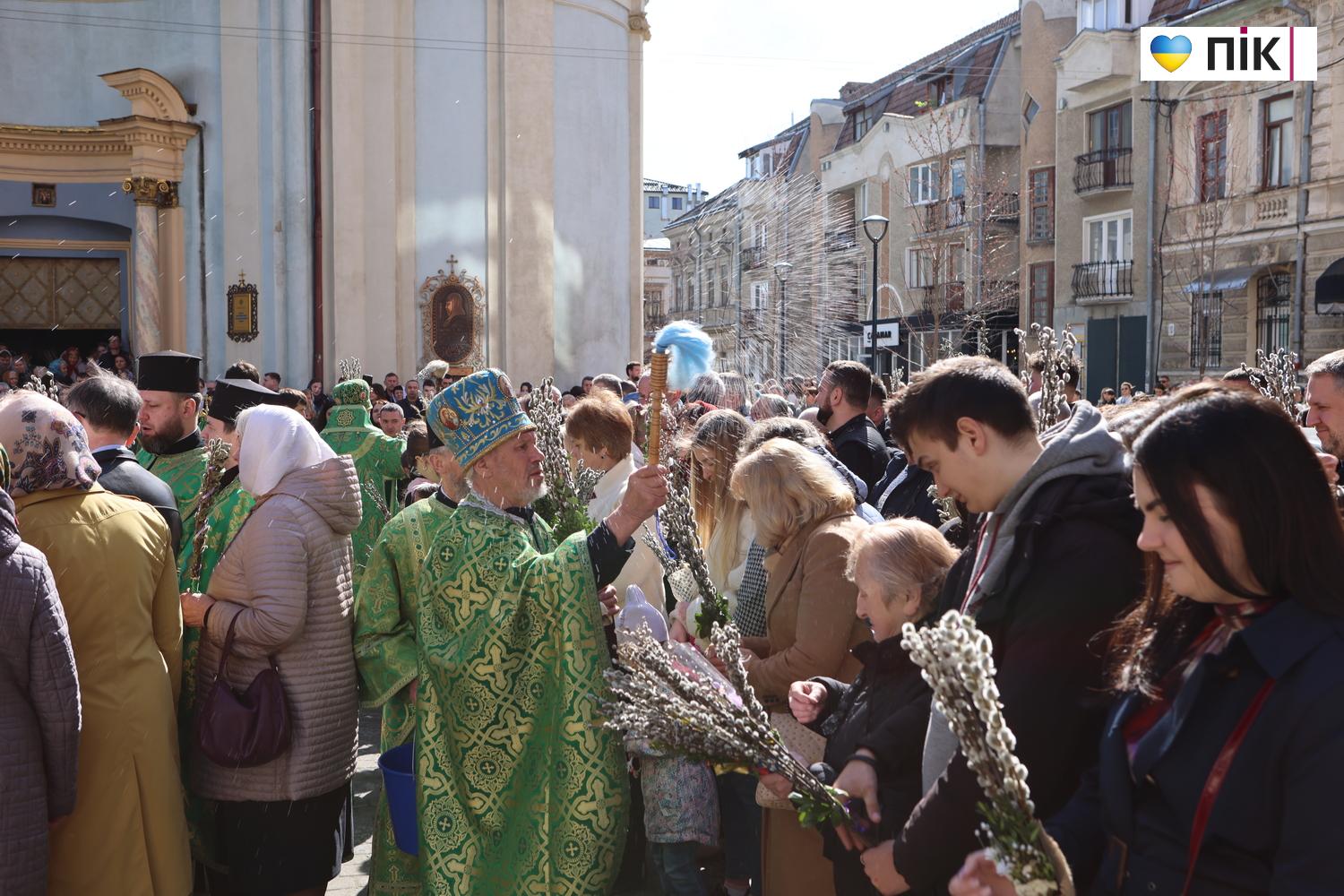 Люди Прикарпаття: Вербна неділя в Івано-Франківську (ФОТО) 27 G71A0653 resize
