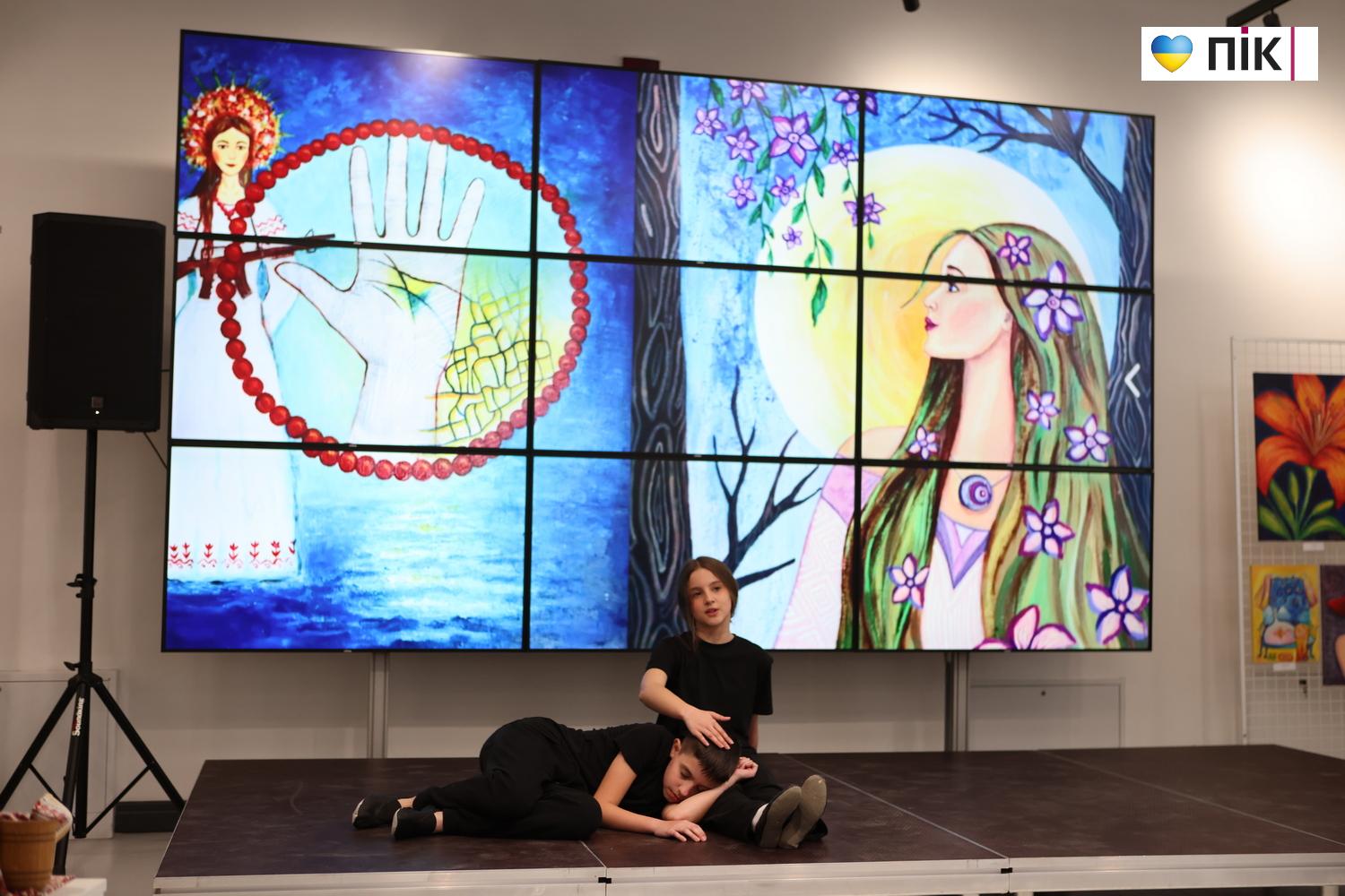 Люди Прикарпаття: на виставці Лілії Дутки “Форма весни” (ФОТО) 8 G71A4182 resize