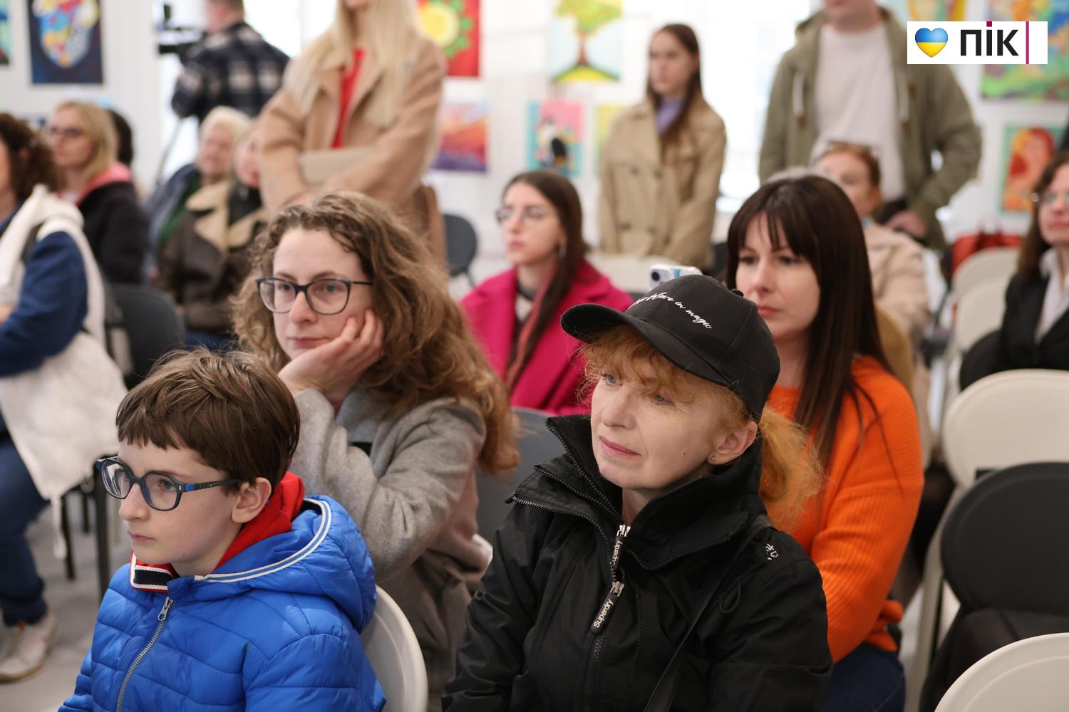 Люди Прикарпаття: на виставці Лілії Дутки “Форма весни” (ФОТО) 14 G71A4208 resize