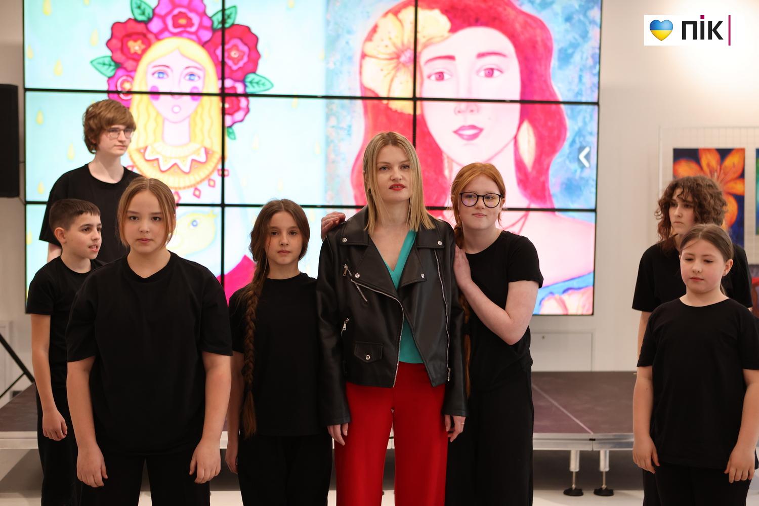 Люди Прикарпаття: на виставці Лілії Дутки “Форма весни” (ФОТО) 17 G71A4292 resize