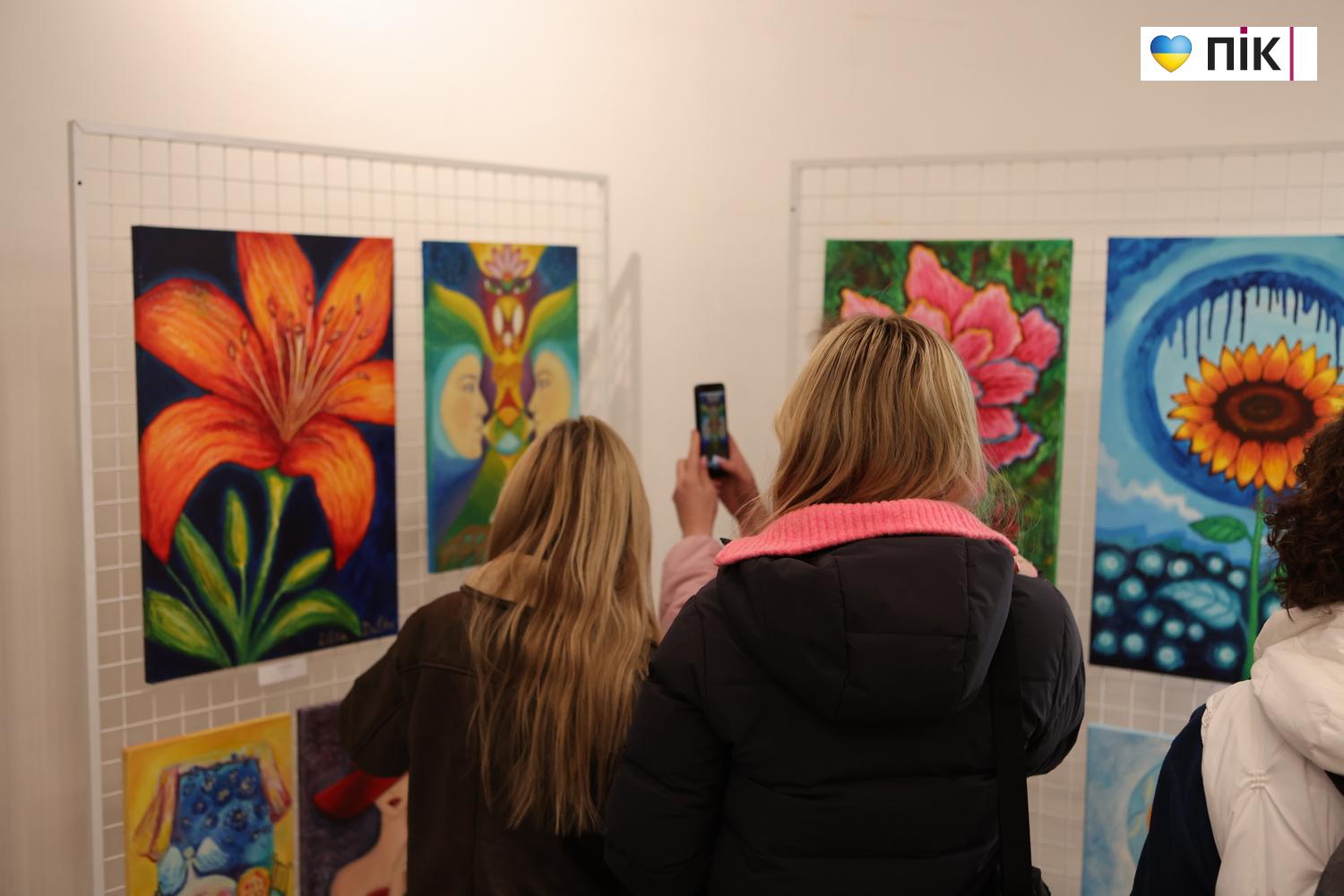 Люди Прикарпаття: на виставці Лілії Дутки “Форма весни” (ФОТО) 19 G71A4491 resize