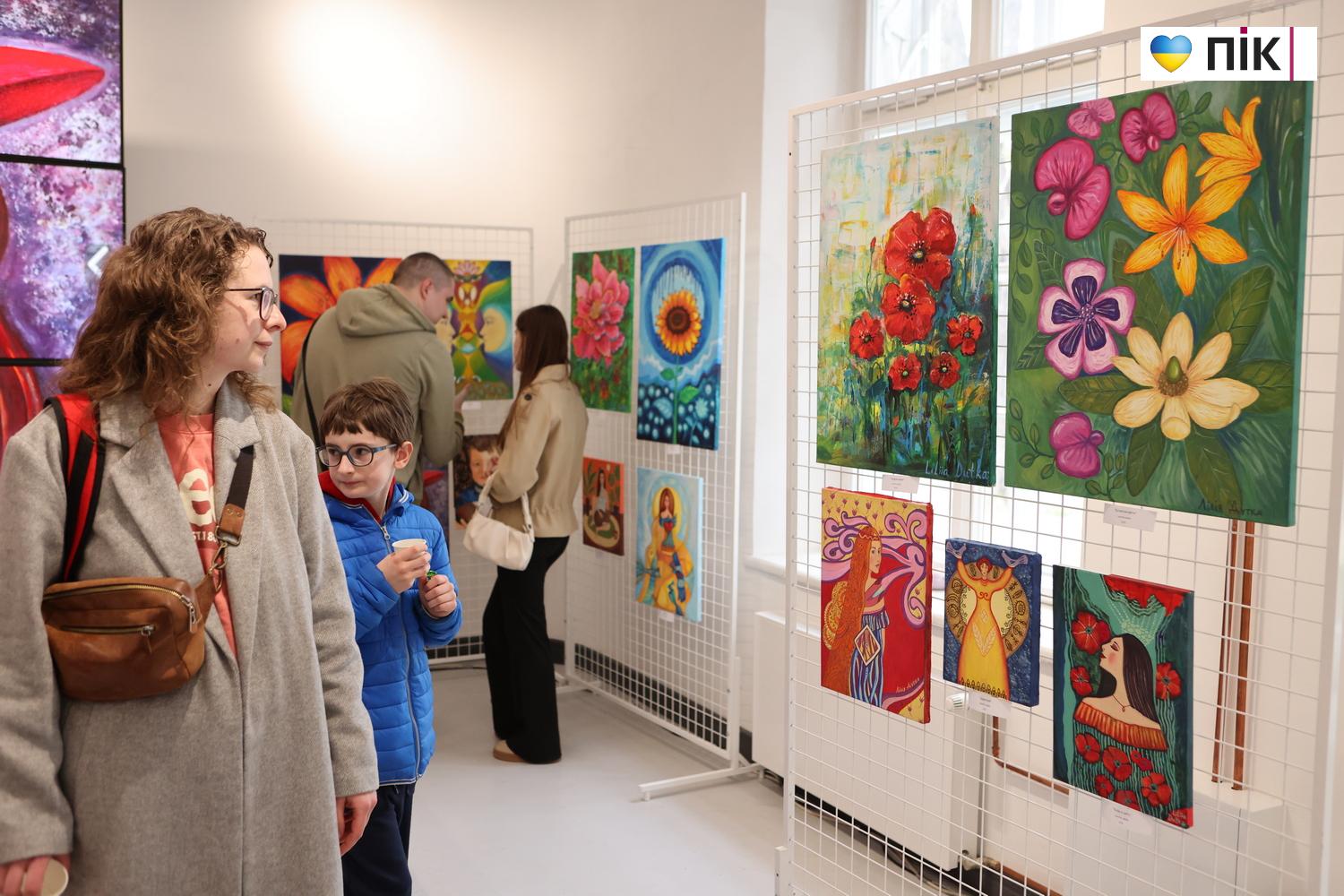 Люди Прикарпаття: на виставці Лілії Дутки “Форма весни” (ФОТО) 13 G71A4957 resize