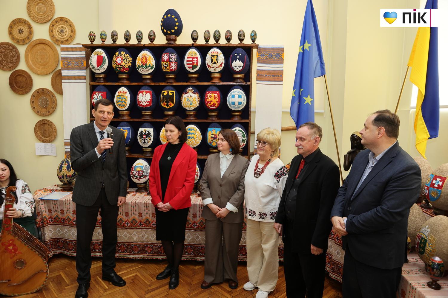 Такого не робив ще ніхто: у Франківську відкрили унікальну виставку писанок (ФОТО) 35 G71A8937 resize