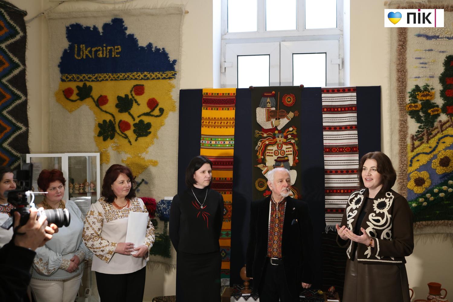 Люди Прикарпаття: на виставці "Мистецький Великдень" (ФОТО) 7 G71A9072 resize