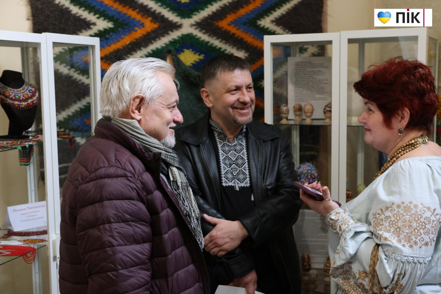 Люди Прикарпаття: на виставці "Мистецький Великдень" (ФОТО) 17 G71A9092 resize