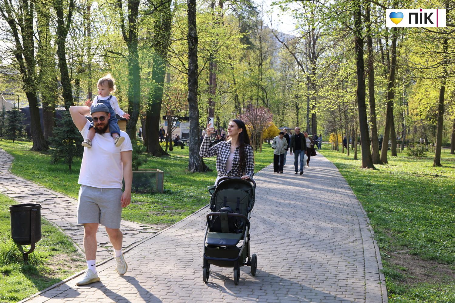 Люди Прикарпаття: в парку Шевченка в Івано-Франківську (ФОТО) 7 G71A9491 resize