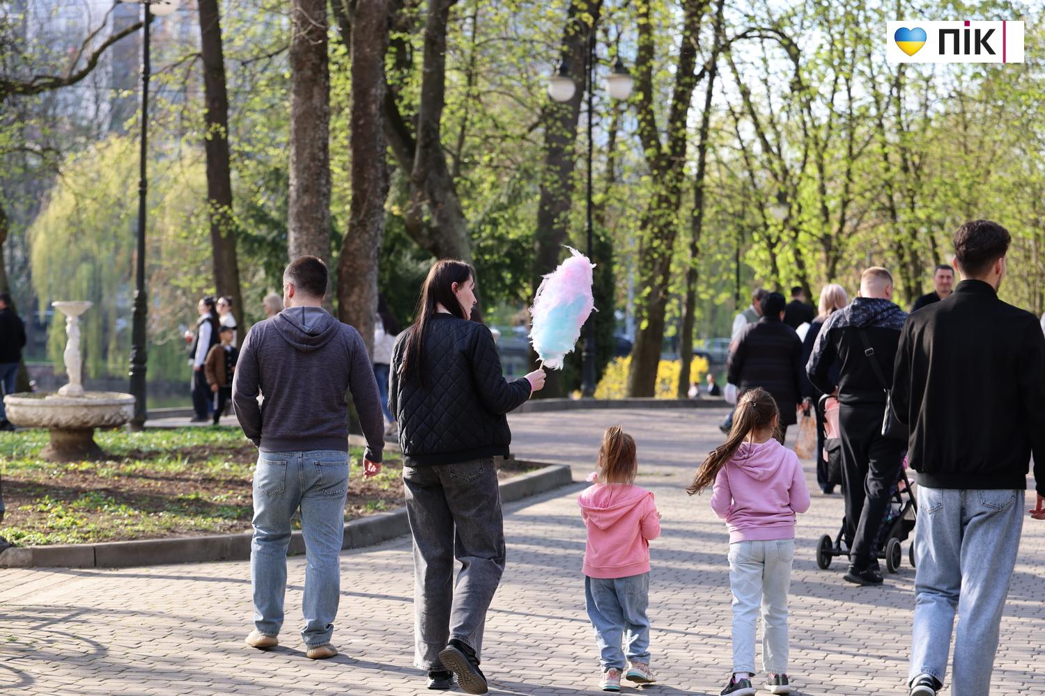 Люди Прикарпаття: в парку Шевченка в Івано-Франківську (ФОТО) 5 G71A9629 resize