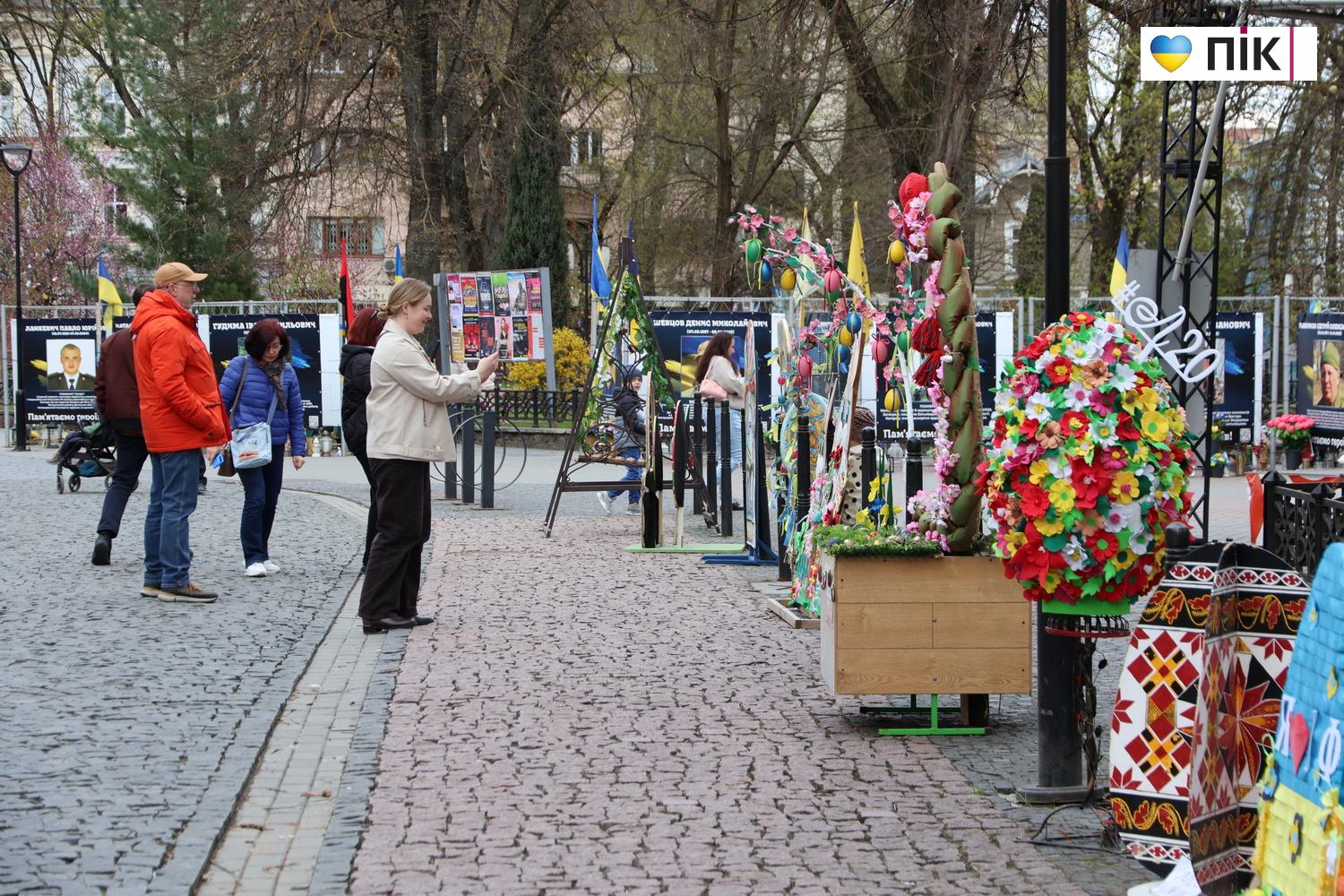 Люди Прикарпаття: святкові фотозони на Великдень в Івано-Франківську (ФОТО) 15 IMG 0002 resize