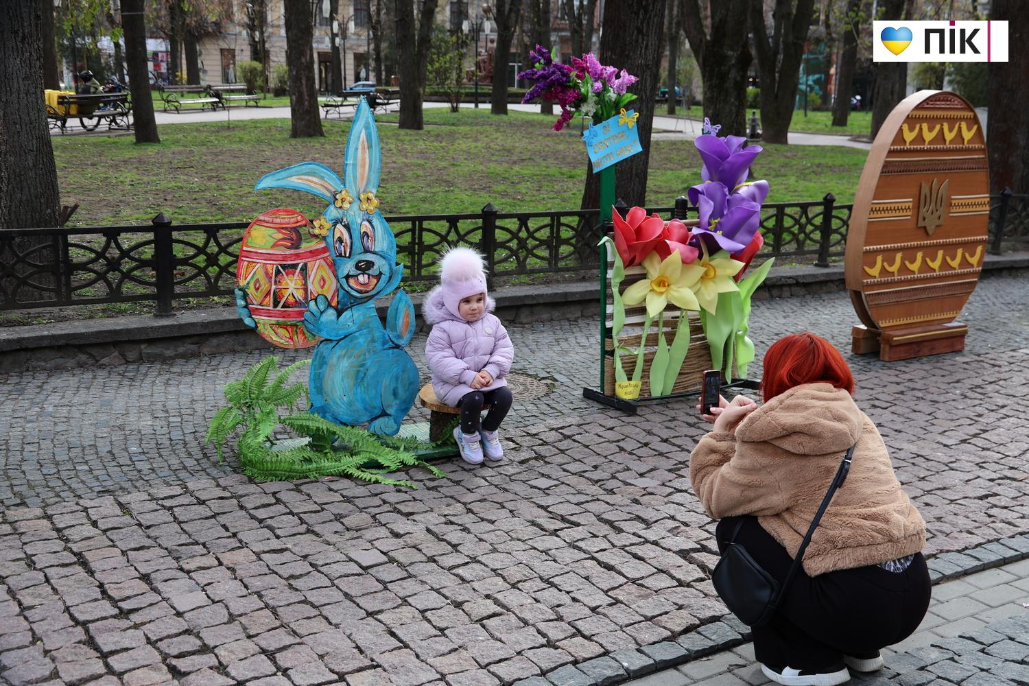 Люди Прикарпаття: святкові фотозони на Великдень в Івано-Франківську (ФОТО) 27 IMG 0039 resize