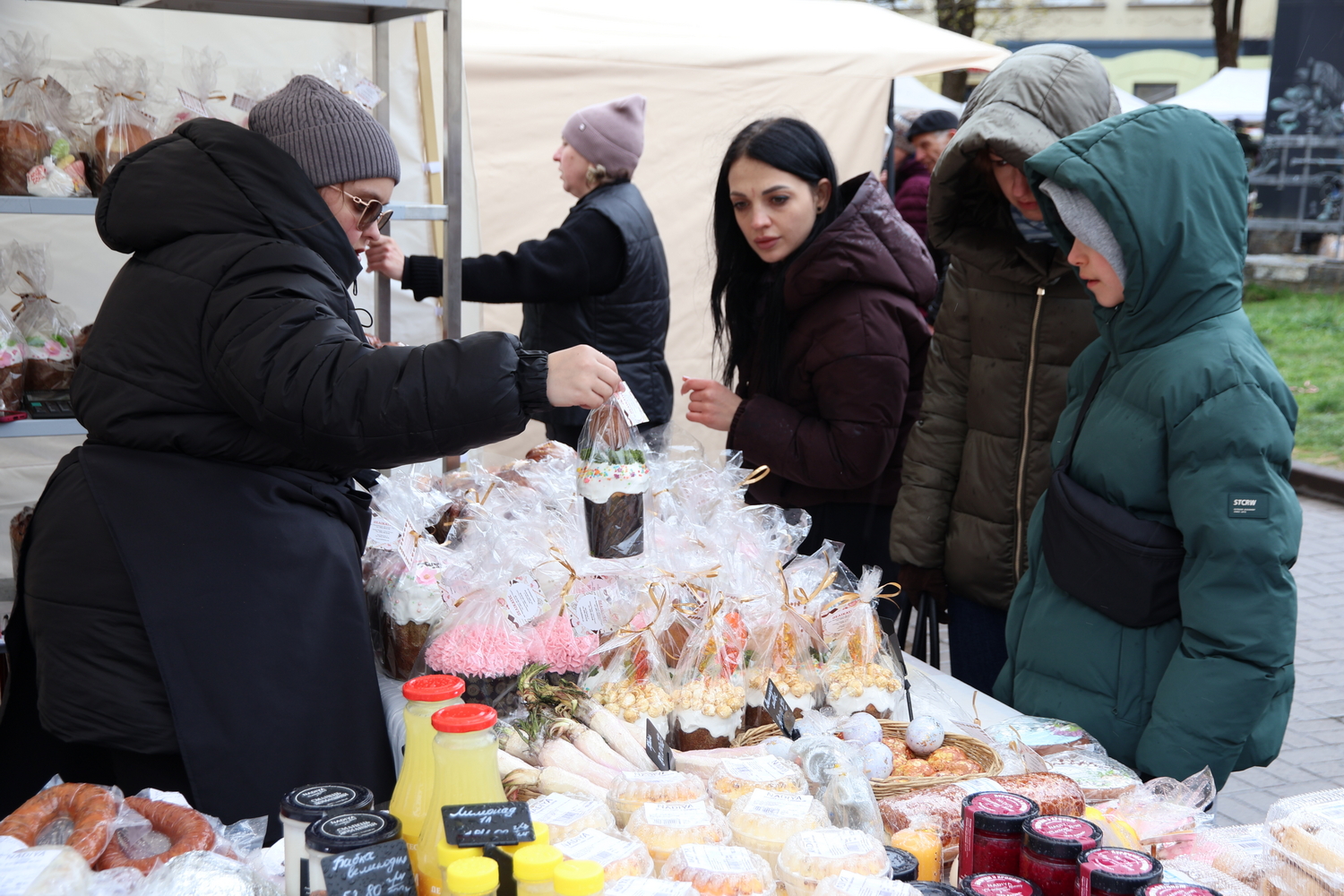 Люди Прикарпаття: на Великодньому ярмарку в Івано-Франківську (ФОТО) 22 IMG 0041 resize