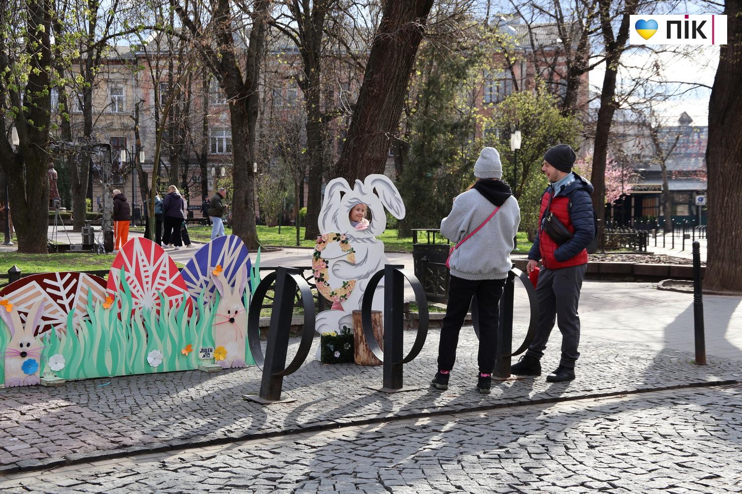 Люди Прикарпаття: святкові фотозони на Великдень в Івано-Франківську (ФОТО) 33 IMG 0046 resize