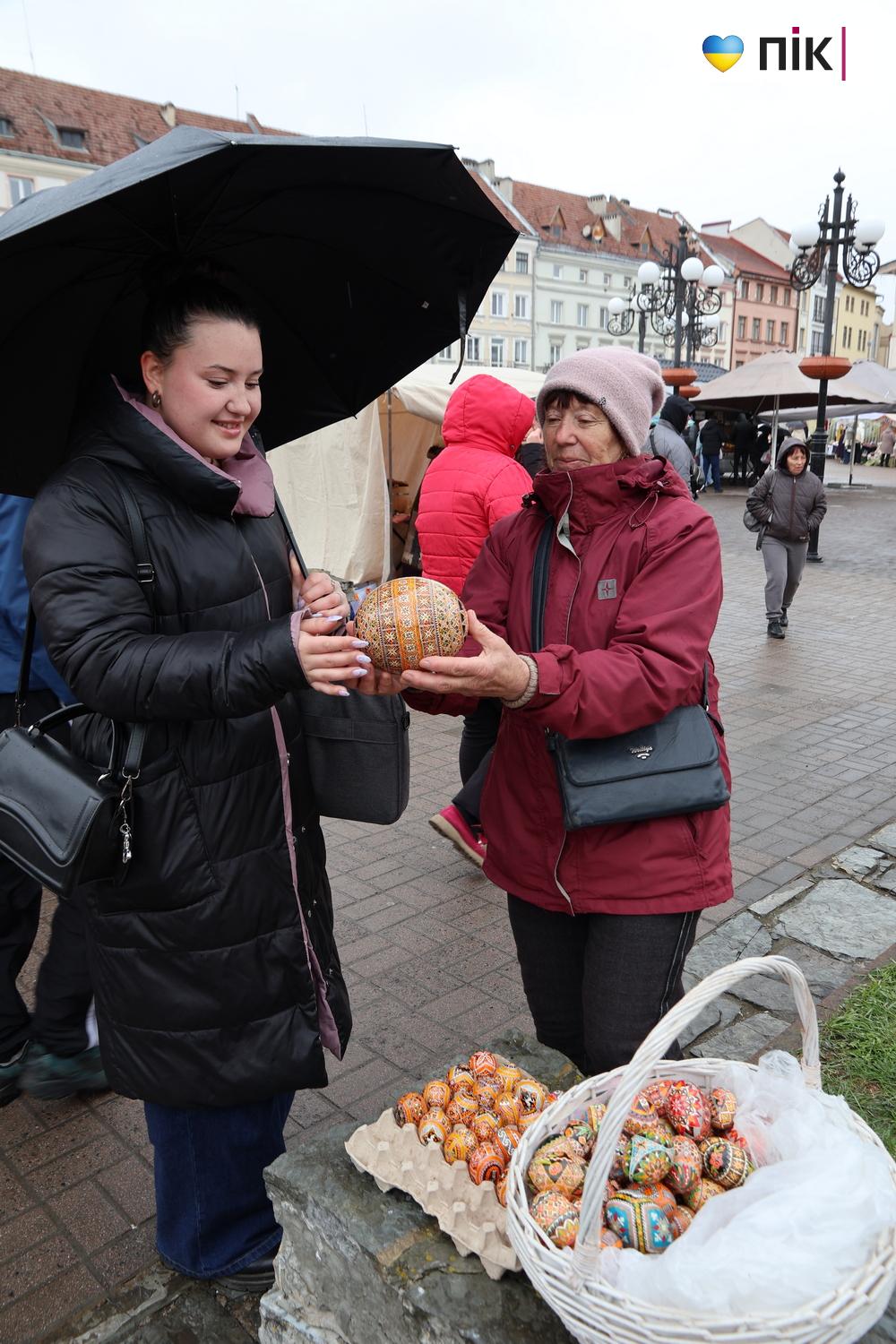 Люди Прикарпаття: на Великодньому ярмарку в Івано-Франківську (ФОТО) 29 IMG 0065 resize