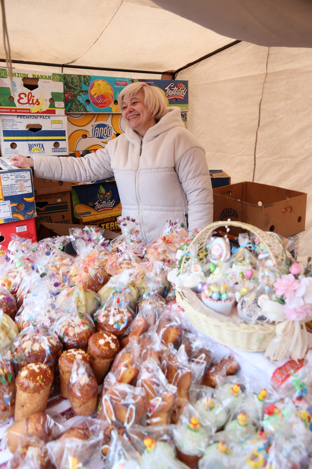 Люди Прикарпаття: на Великодньому ярмарку в Івано-Франківську (ФОТО) 28 IMG 0073 resize