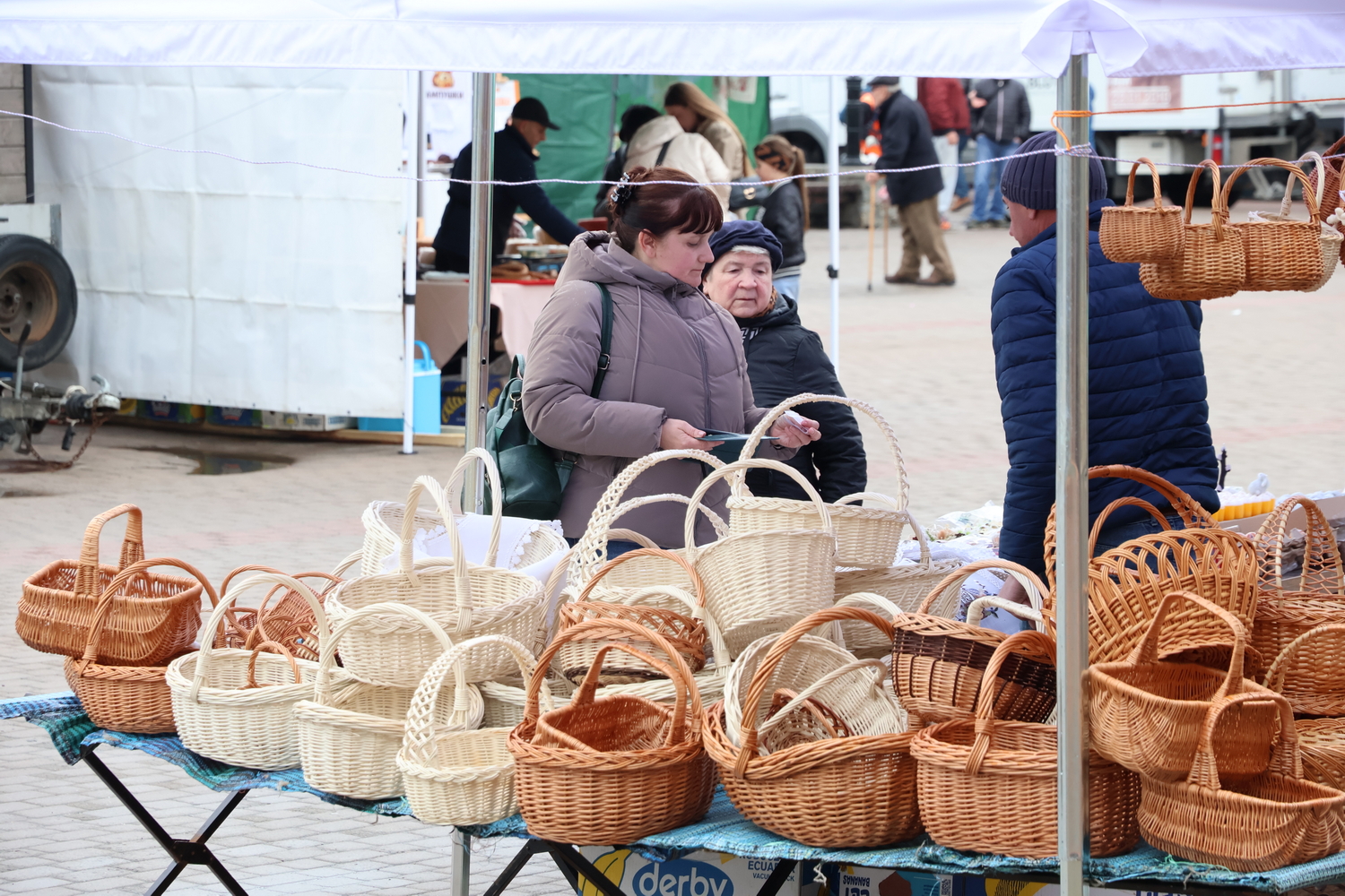 Люди Прикарпаття: на Великодньому ярмарку в Івано-Франківську (ФОТО) 5 IMG 0181 resize