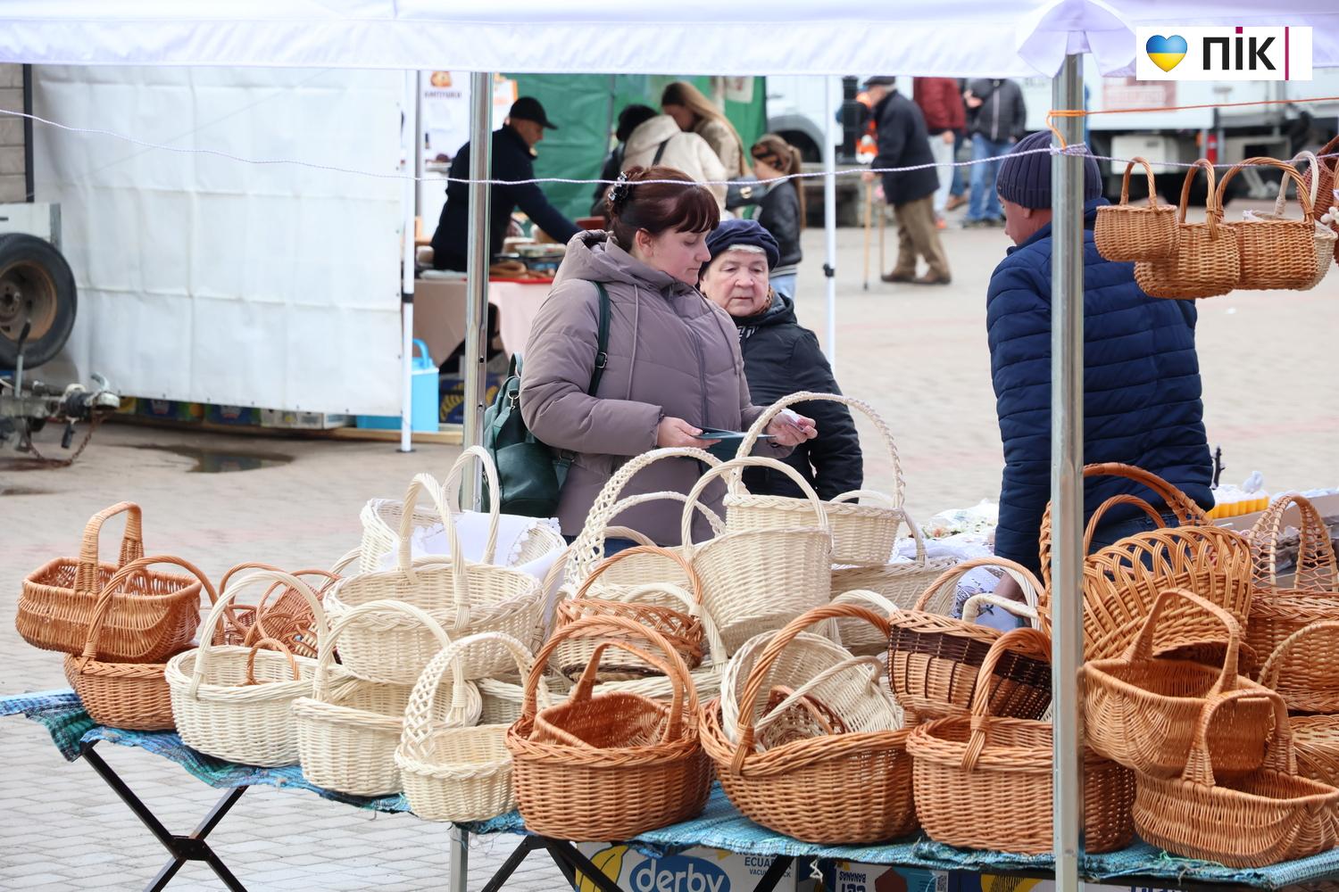 Люди Прикарпаття: на Великодньому ярмарку в Івано-Франківську (ФОТО) 5 IMG 0181 resize