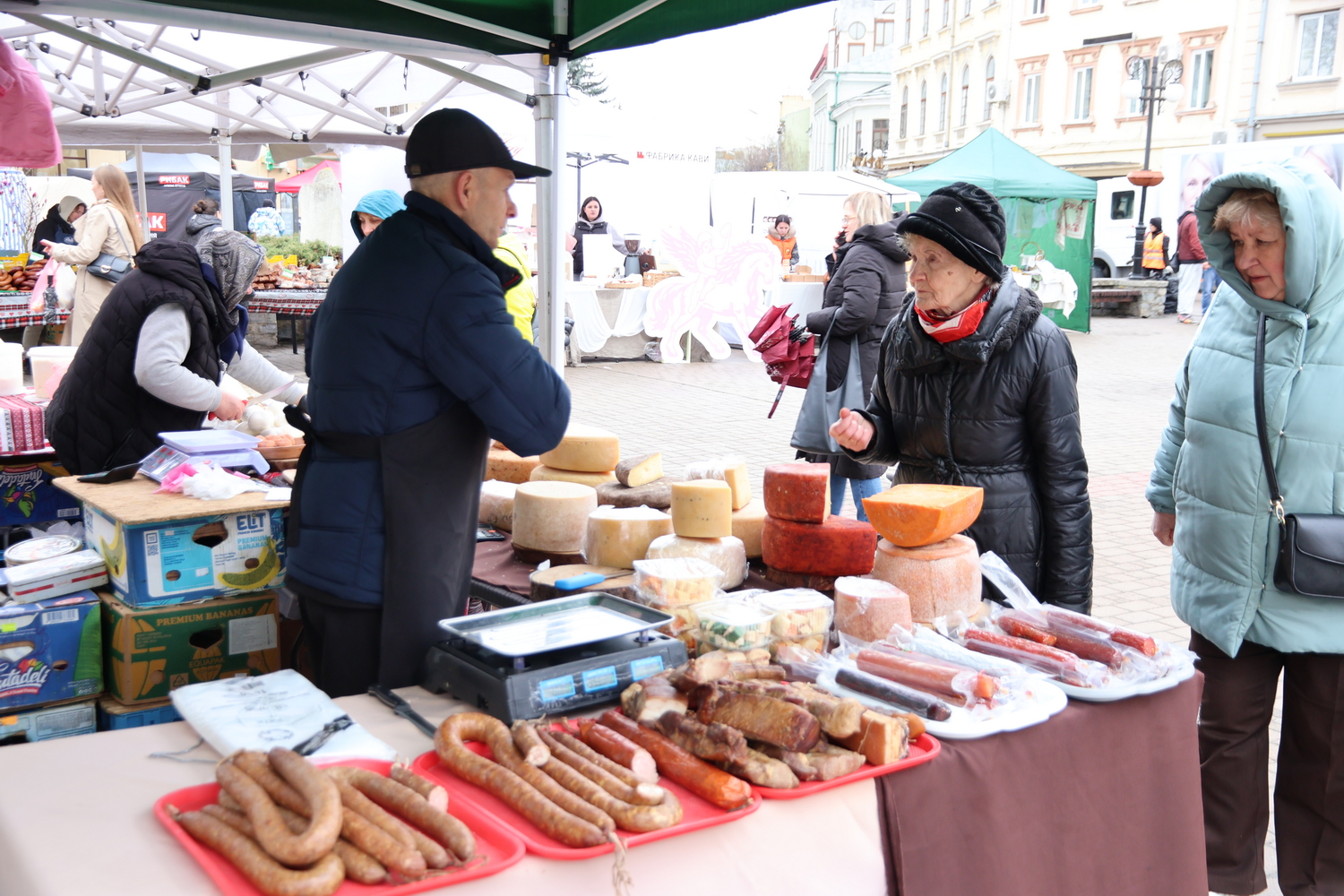 Люди Прикарпаття: на Великодньому ярмарку в Івано-Франківську (ФОТО) 24 IMG 0184 resize