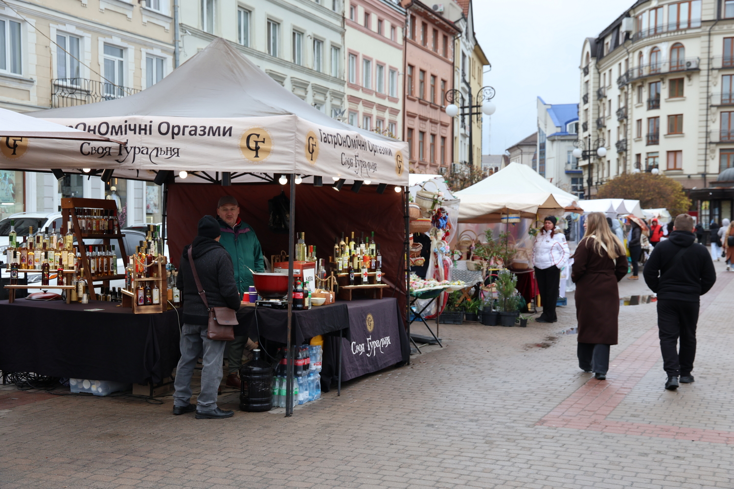 Люди Прикарпаття: на Великодньому ярмарку в Івано-Франківську (ФОТО) 21 IMG 0205 resize