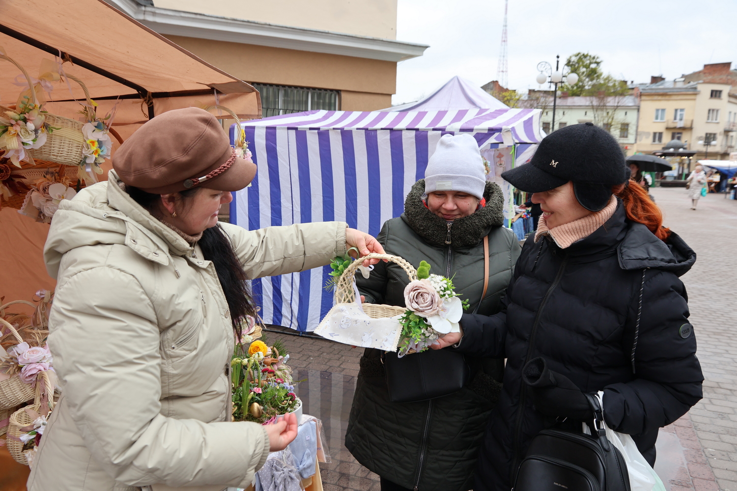 Люди Прикарпаття: на Великодньому ярмарку в Івано-Франківську (ФОТО) 18 IMG 0240 resize